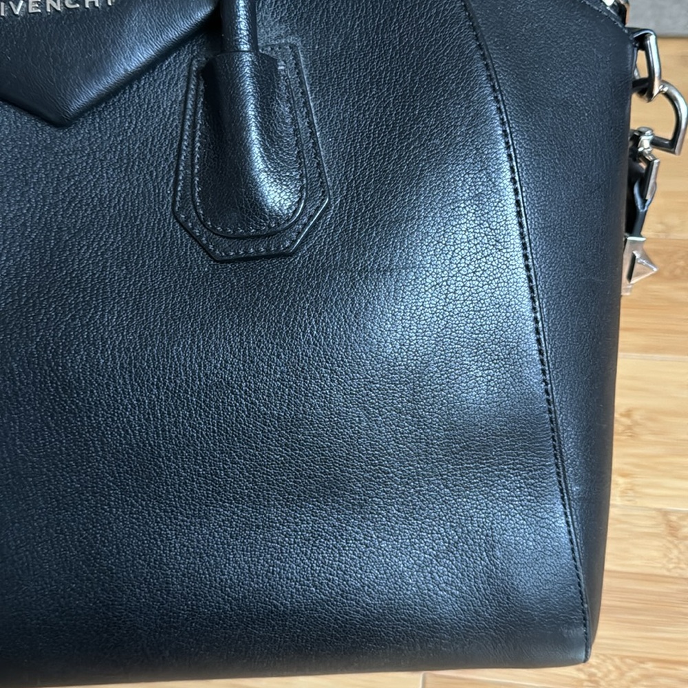 Givenchy Medium Antigona Bag in Grained Goatskin Black Leather - Picture 7 of 9